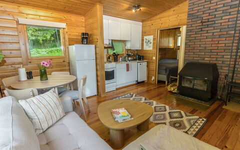 Whispering Woods: Legna, Interior Design, Pavimentazione, Mobilia, Soffitto, Pavimento, Casa, Villetta, Latifoglie, Camera