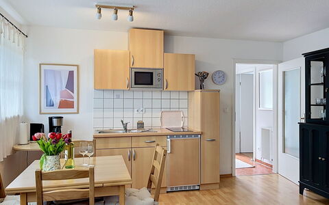 Hohe Kiefern: Mobilia, Interior Design, Pavimentazione, Legna, Pavimento, Cucina, Camera, Sedia, Tavolo, Illuminazione