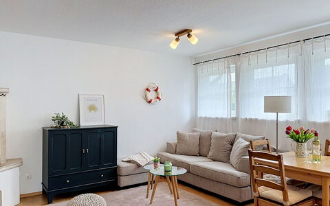 Hohe Kiefern: Mobilia, Interior Design, Divano, Parete, Pavimentazione, Pavimento, Legna, Soffitto, Camera, Soggiorno