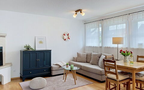 Hohe Kiefern: Mobilia, Interior Design, Divano, Pavimentazione, Parete, Pavimento, Legna, Soffitto, Soggiorno, Camera