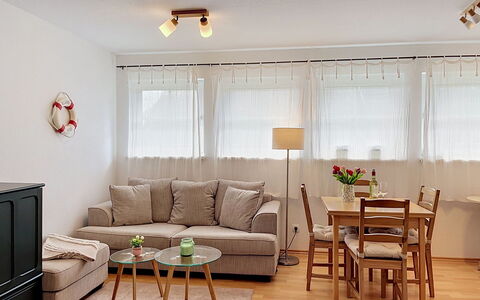 Hohe Kiefern: Mobilia, Interior Design, Divano, Pavimentazione, Pavimento, Parete, Camera, Legna, Soffitto, Soggiorno