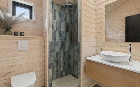 Elaina - 550M from the Sea: Pavimentazione, Legna, Pavimento, Interior Design, Idraulico Fixture, Bagno, Mobiletto Del Bagno, Soffitto, Lavello, Lavandino Del Bagno