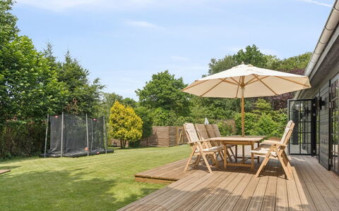 Elaina - 550M from the Sea: Giardino, Arbusto, Lotto, Mobili Da Esterno, Mobilia, Deck, Pavimento In Legno, Shade, Latifoglie