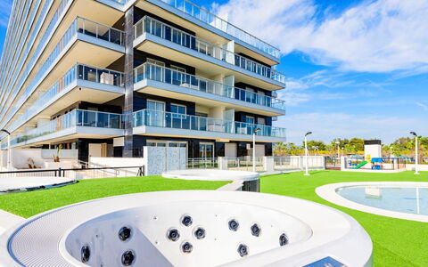 Ciudad Jardin Ii: Car Famiglia, Appartamento, Veicolo Di Lusso, Vettura Mid-Size, Parcheggio, Berlina, Auto Compatta, City Car