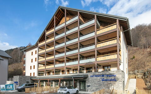 Vaujany 125: Car Famiglia, Appartamento, Veicolo Di Lusso, Vettura Mid-Size, Parcheggio, Berlina, Auto Compatta, City Car