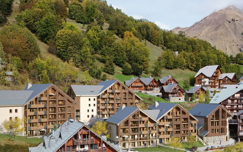 Vaujany 125: Car Famiglia, Appartamento, Veicolo Di Lusso, Vettura Mid-Size, Parcheggio, Berlina, Auto Compatta, City Car
