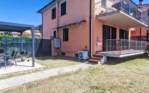 Sondolo: Car Famiglia, Appartamento, Veicolo Di Lusso, Vettura Mid-Size, Parcheggio, Berlina, Auto Compatta, City Car
