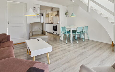 Majvi - 2.3Km from the Sea: Pavimentazione, Mobilia, Interior Design, Legna, Pavimento, Pavimento In Legno, Soffitto, Soggiorno, Divano, Tavolo