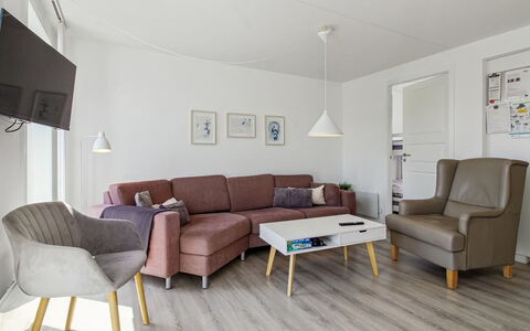 Majvi - 2.3Km from the Sea: Mobilia, Interior Design, Pavimentazione, Pavimento, Divano, Parete, Soggiorno, Legna, Camera, Soffitto