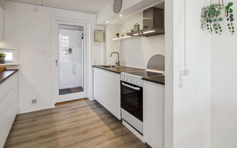 Majvi - 2.3Km from the Sea: Pavimentazione, Parete, Interior Design, Legna, Pavimento, Soffitto, Appartamento, Controsoffitto, Camera, Apparecchio Major