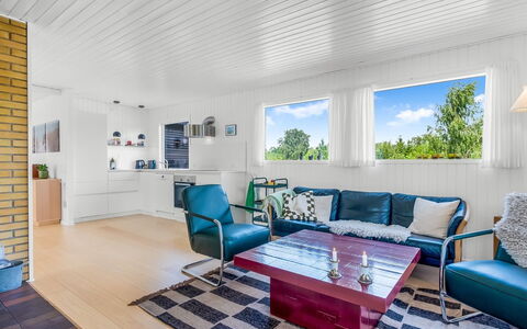 Tabetha - 800M from the Sea: Interior Design, Soffitto, Pavimentazione, Divano, Mobilia, Pavimento, Soggiorno, Camera, Illuminazione, Casa