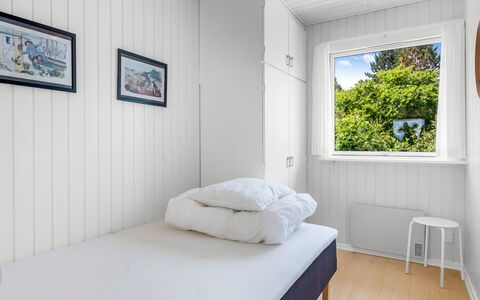 Tabetha - 800M from the Sea: Legna, Camera Da Letto, Letto, Pavimentazione, Pavimento, Bedding, Lenzuolo, Telaio Del Letto, Latifoglie, Plank