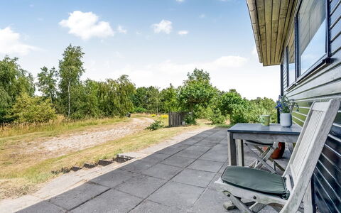 Tabetha - 800M from the Sea: Cielo, Nube, Lotto, Villetta, Landscaping, Cumulo, Shade, Fenomeno Meteorologico, Driveway, Raccordo