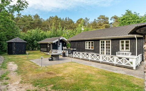 Alivia - 500M from the Sea: Villetta, Casa, Casa, Tetto, Edifici Giardino, Estate, Raccordo, Cortile, Log Cabin, Giardino