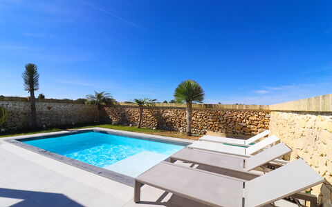 Villa Ginevra Luxury Otranto: Blu, Piscina, Materiale Composito, Ricorrere, Mobili Da Esterno, Hotel, Villa, Piastrella, Eco Hotel, Resort Citta '