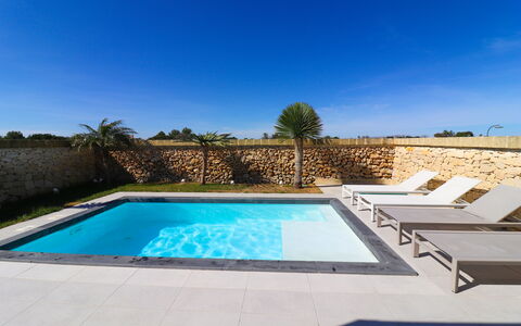 Villa Ginevra Luxury Otranto: Blu, Piscina, Materiale Composito, Ricorrere, Mobili Da Esterno, Piastrella, Hotel, Design, Villa, Eco Hotel