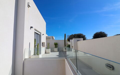Villa Ginevra Luxury Otranto: Architettura, Zona Residenziale, Urban Design, Appartamento, Materiale Composito, Casa, Balcone, Calcestruzzo, Shade, Design