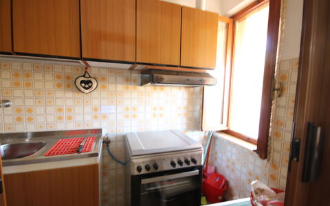 Il Paradiso tra Gli Ulivi: Cucina, Elettrodomestico Da Cucina, Apparecchio Major, Legna, Pavimentazione, Controsoffitto, Interior Design, Pavimento, Cucina Stufa, Stufa