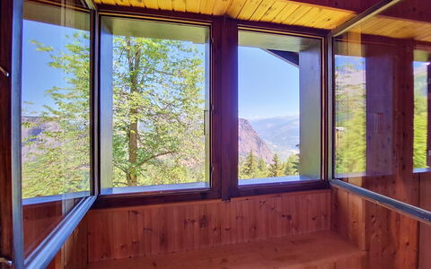 Le Mayen D'Ovronnaz: Legna, Latifoglie, Color Legno, Bicchiere, Plank, Illuminazione Diurna, Eco Hotel, Compensato, Balcone, Vernice
