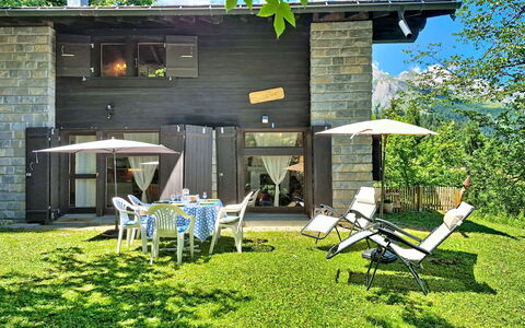 Le Mayen D'Ovronnaz: Casa, Casa, Villetta, Giardino, Groundcover, Porta, Cortile, Backyard, Raccordo, Prato