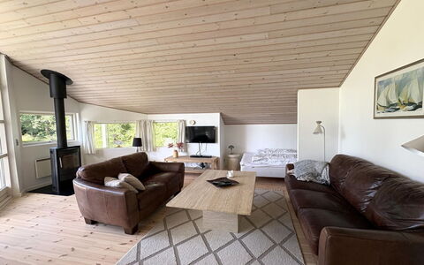 Veljan - 300M from the Sea: Interior Design, Pavimentazione, Pavimento, Divano, Legna, Soffitto, Mobilia, Pavimento In Legno, Soggiorno, Camera