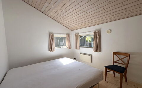 Veljan - 300M from the Sea: Parete, Pavimento, Legna, Letto, Soffitto, Interior Design, Camera Da Letto, Pavimentazione, Mobilia, Lenzuolo