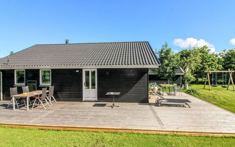 Ruka - 600M from the Sea: Legna, Casa, Mobilia, Soffitto, Villetta, Soggiorno, Latifoglie, Sedia, Pavimento In Legno