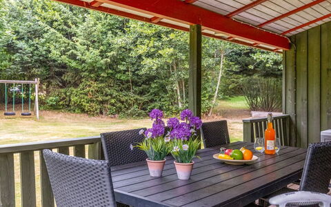 Arleta - 2Km from the Sea: Tetto, Casa, Lotto, Casa, Villetta, Estate, Edifici Giardino, Shade, Log Cabin, Landscaping