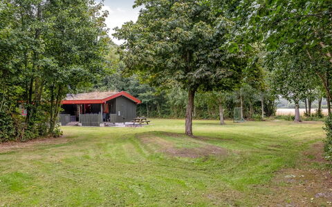 Arleta - 2Km from the Sea: Tetto, Casa, Lotto, Casa, Villetta, Estate, Edifici Giardino, Shade, Log Cabin, Landscaping