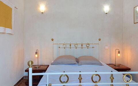 Casa Memmi Mouriès: Parete, Pavimentazione, Interior Design, Pavimento, Soffitto, Camera Da Letto, Mobilia, Letto, Illuminazione, Camera