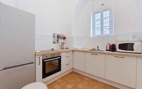 Casa Memmi Mouriès: Apparecchio Major, Elettrodomestico Da Cucina, Pavimentazione, Cucina, Interior Design, Cabinetry, Pavimento, Controsoffitto, Soffitto, Elettrodomestico