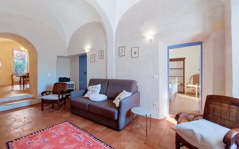 Casa Memmi Mouriès: Mobilia, Pavimentazione, Interior Design, Soffitto, Pavimento, Camera, Illuminazione, Sedia, Soggiorno, Pianta Della Casa