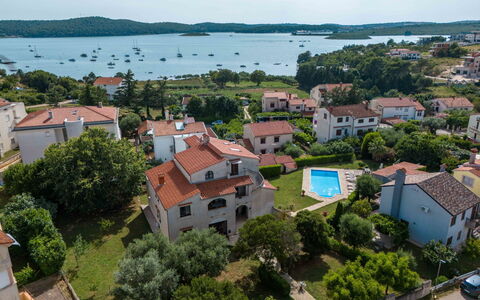 Nona: Appartamento, Condominio, Uso Misto, Hotel, Balcone