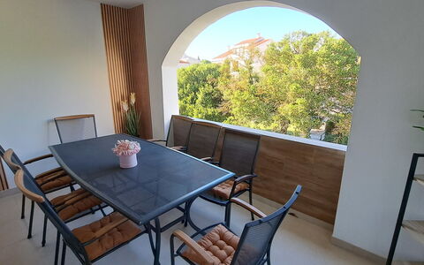 Nona: Appartamento, Condominio, Uso Misto, Hotel, Balcone