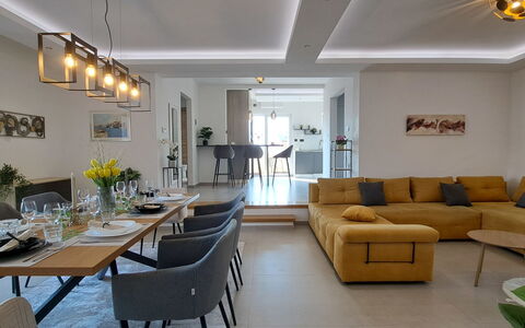 Nona: Appartamento, Condominio, Uso Misto, Hotel, Balcone