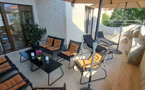 Nona: Appartamento, Condominio, Uso Misto, Hotel, Balcone