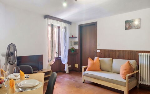 Casa Gloria: Mobilia, Pavimentazione, Interior Design, Legna, Pavimento, Illuminazione, Camera, Tavolo, Soffitto, Porta