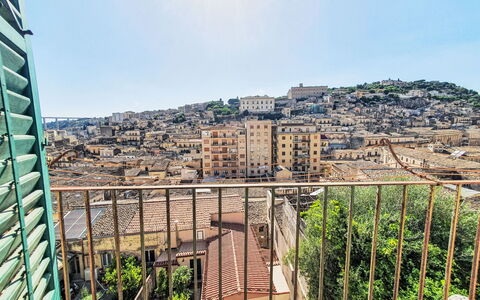 Tra Cielo e Pietra: Appartamento, Condominio, Uso Misto, Hotel, Balcone
