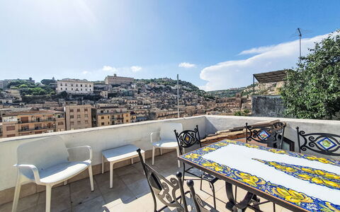 Tra Cielo e Pietra: Appartamento, Condominio, Uso Misto, Hotel, Balcone