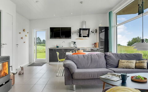 Apsolon - 100M from the Sea: Pavimentazione, Pavimento, Casa, Soggiorno, Divano, Soffitto, Elettrodomestico, Sedia, Divano Letto