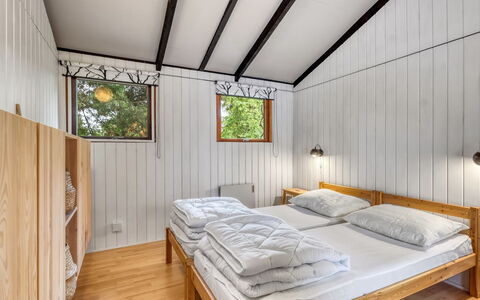 Thorunn - 250M from the Sea: Legna, Soffitto, Interior Design, Pavimento, Pavimentazione, Camera Da Letto, Letto, Latifoglie, Camera, Color Legno