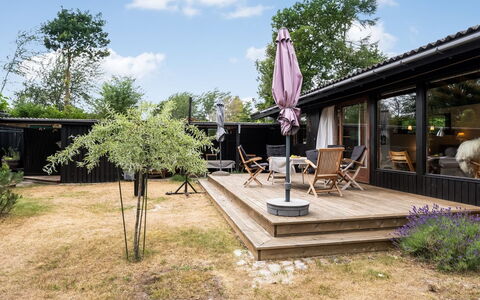 Thorunn - 250M from the Sea: Legna, Casa, Giardino, Villetta, Shade, Deck, Backyard, Mobili Da Esterno, Vaso Di Fiori