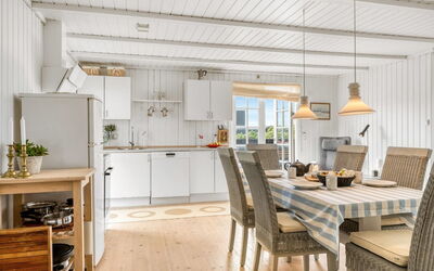 Melita - 300M from the Sea