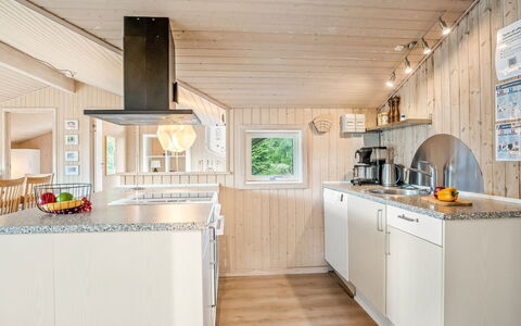 Esalina - 800M from the Sea: Legna, Cucina, Interior Design, Soffitto, Controsoffitto, Pavimentazione, Elettrodomestico Da Cucina, Casa, Mobilia, Apparecchio Major