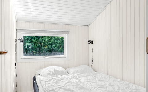 Esalina - 800M from the Sea: Legna, Pavimentazione, Pavimento, Camera Da Letto, Casa, Soffitto, Bedding, Letto, Plank, Lenzuolo