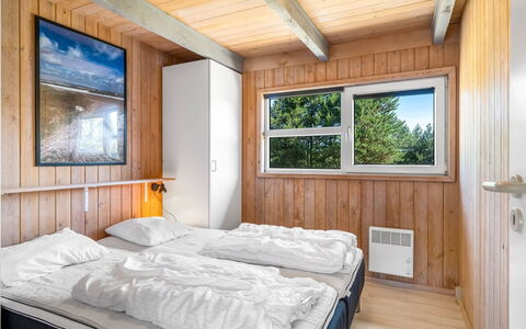 Gertrud - 800M from the Sea: Legna, Porta, Latifoglie, Plank, Color Legno, Camera Da Letto, Log Cabin, Telaio Del Letto, Bedding, Letto