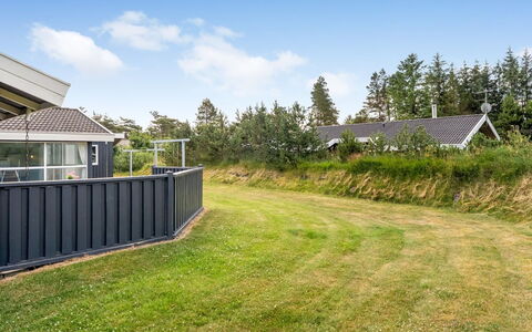 Gertrud - 800M from the Sea: Erba, Arbusto, Casa, Lotto, Tetto, Casa, Giardino, Villetta, Prato, Groundcover
