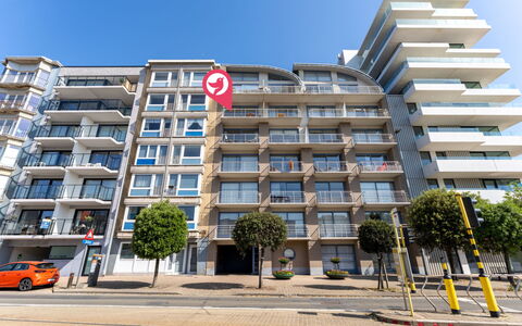 Casa Nova with Balcony: Costruzione, Giorno, Appartamento, Zona Urbana, Città, Area Metropolitana, Zona Residenziale, Quartiere, Architettura, Condominio