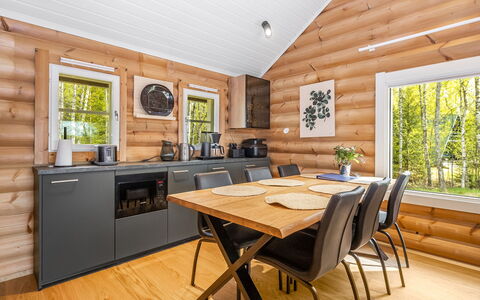 Villa Praava a: Legna, Pavimentazione, Pavimento In Legno, Villetta, Color Legno, Log Cabin, Latifoglie, Plank, Cucina, Legname