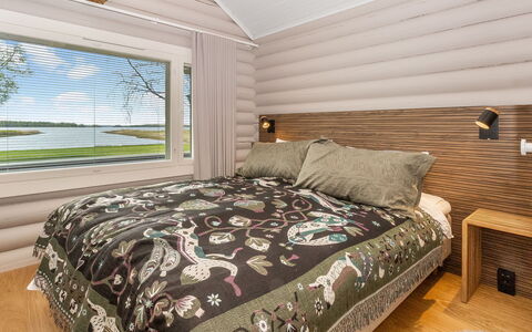 Villa Praava a: Camera Da Letto, Letto, Legna, Interior Design, Soffitto, Bedding, Biancheria, Lenzuolo, Casa, Telaio Del Letto
